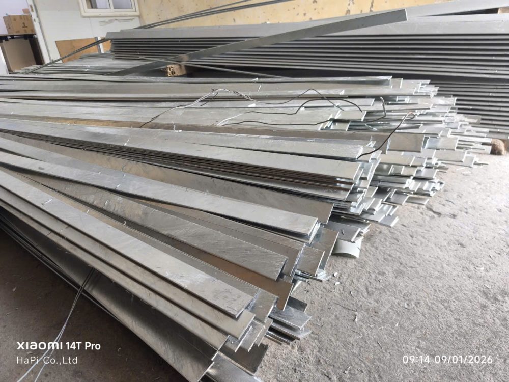 Thép lập là mạ kẽm nhúng nóng ( thép dẹt 40x4 mạ kẽm nhúng nóng) 1 z7412350693494 a447f0d7791f593e73e6284f0f858c8a scaled